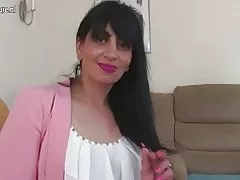 Mamá madura árabe del Reino Unido con la vagina hambrienta