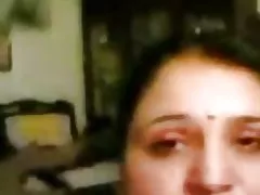 Tía de Priya muestra sus activos