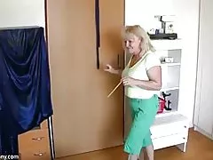 Oldnanny gordita madura con viejo maduro jugando con coño
